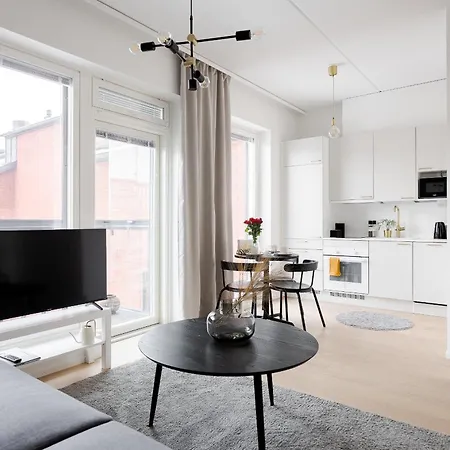 Great Location, Quiet And New With Balcony&cafe Appartamento